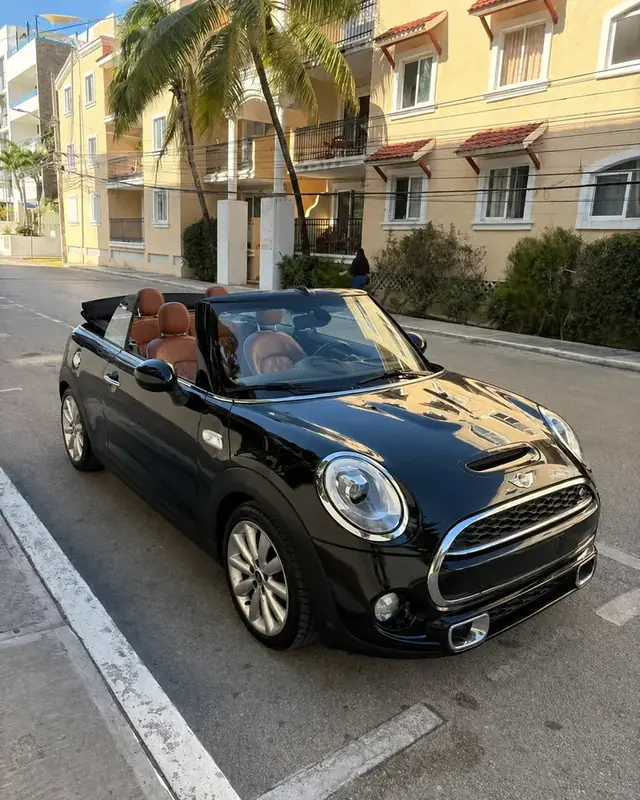 Auto Rivana en Playa del Carmen